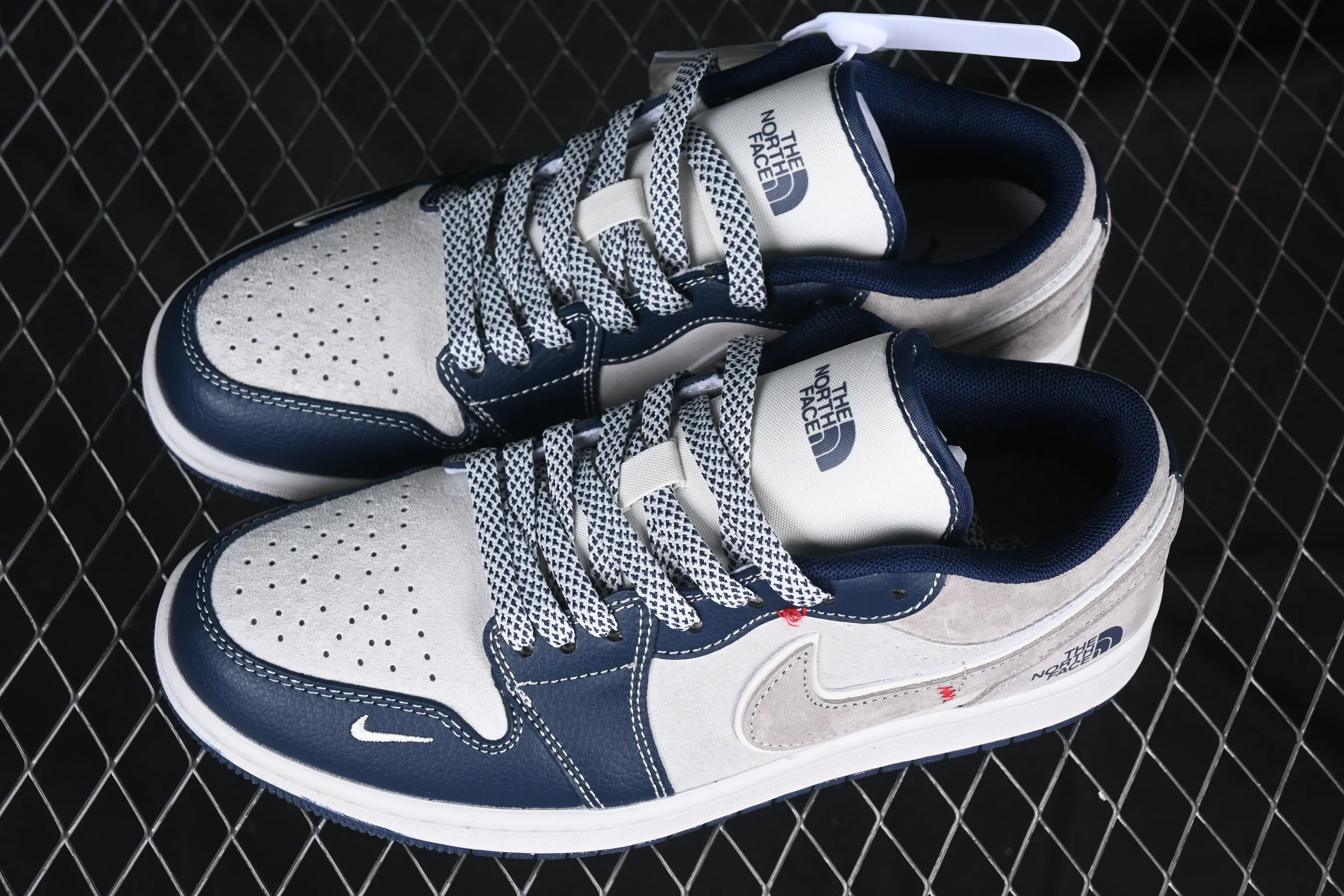 All categories Air Jordan Jordan series basketball shoes Air Jordan 1 Low high-end customized low-top sneakers Air Jordan 1 Low AJ1 Joe 1 North Face joint blue, white and gray pig eight high-end customized low-top retro basketball shoes DM9188-016